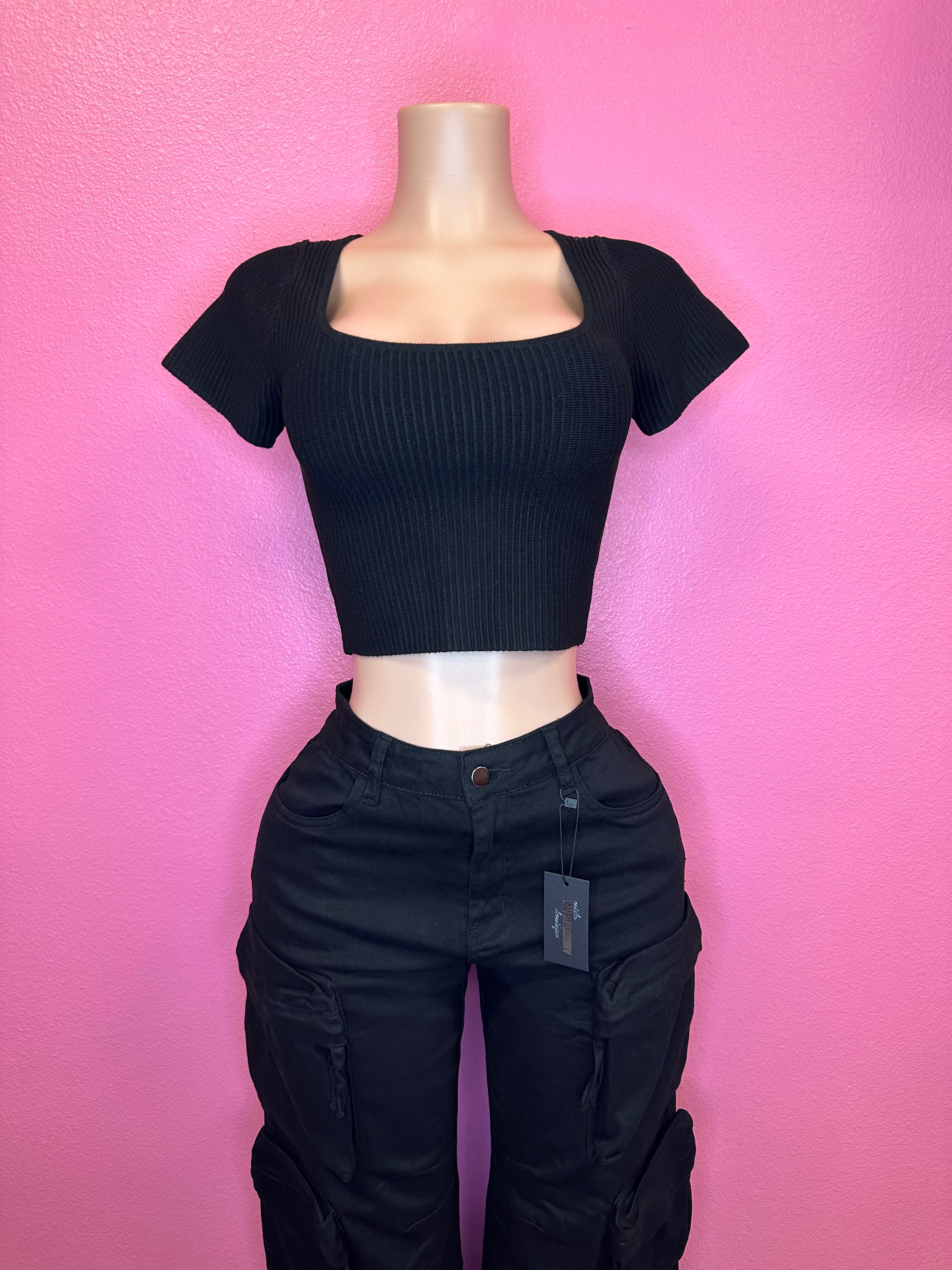 Black cropped ribbed tee