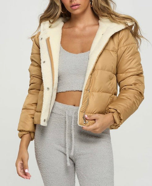 Tan cropped white fuzzy lined jacket 🧥